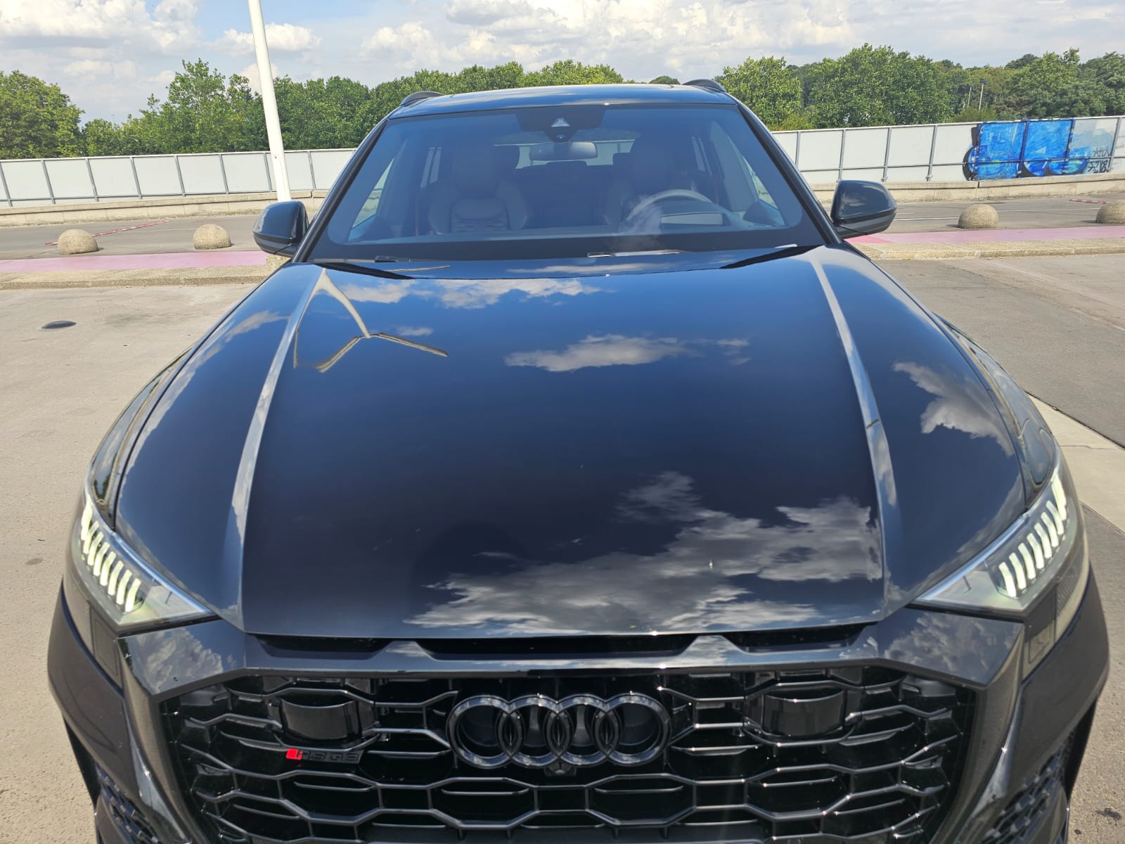 AUDI RSQ8