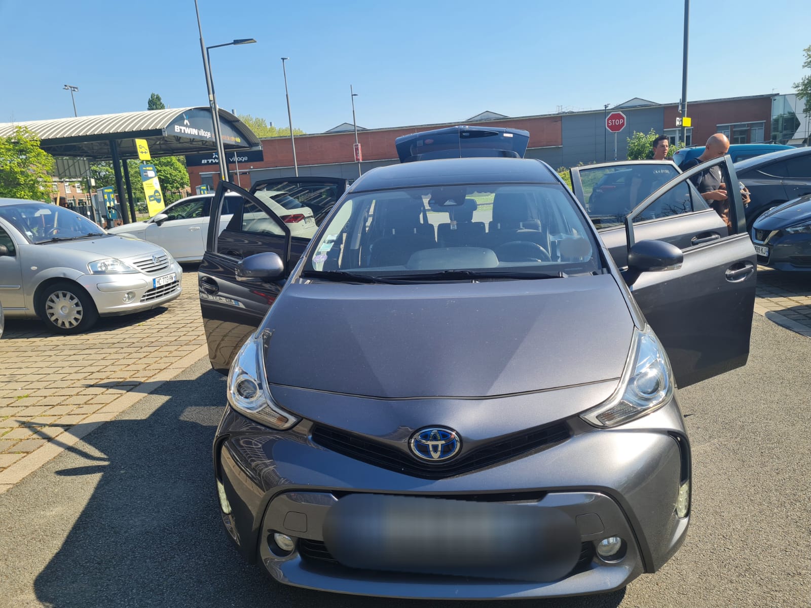 TOYOTA PRIUS +