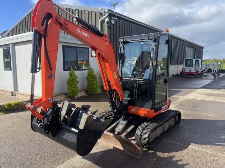 Kubota U27-4