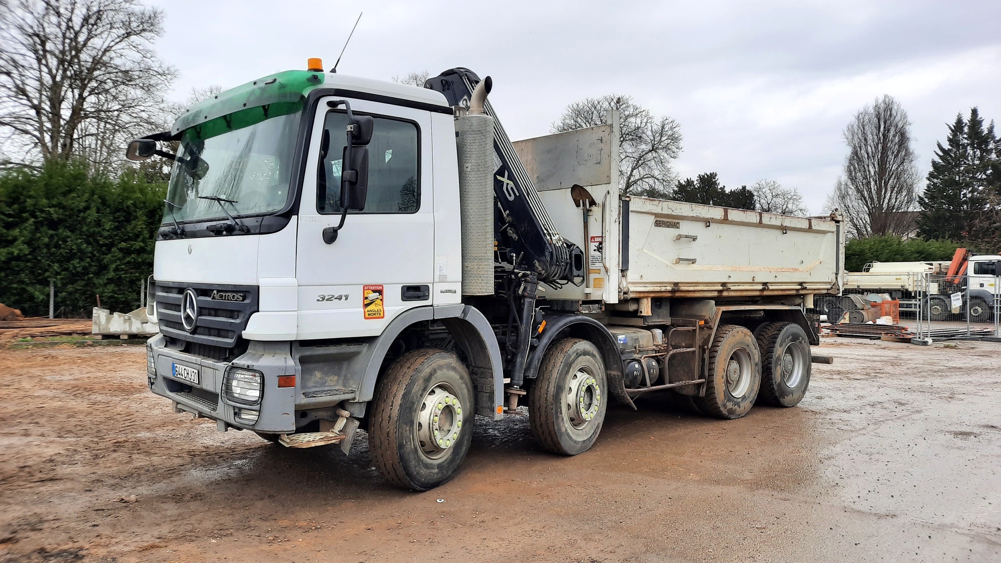 Mercedes 8x4-mercedes-actros-3241-bibenne-grue